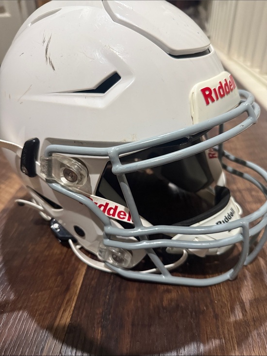 riddell Other - Riddell White Youth Football Helmet with Gray Facemask youth L